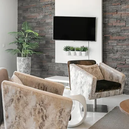 Rooftop Oasis * نازاريه