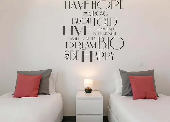 Rooftop Oasis נאזרה