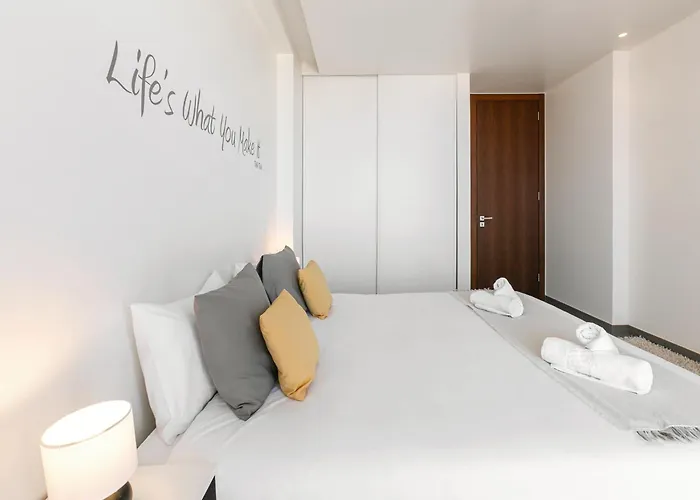 Rooftop Oasis נאזרה