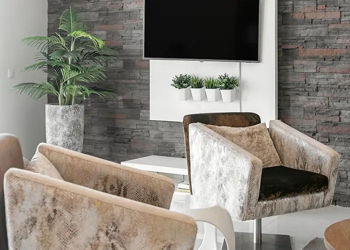 Rooftop Oasis * נאזרה