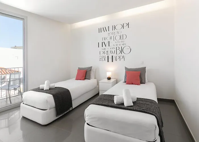 דירה Rooftop Oasis *