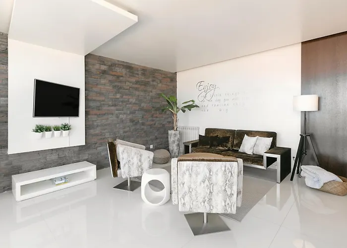 דירה Rooftop Oasis נאזרה