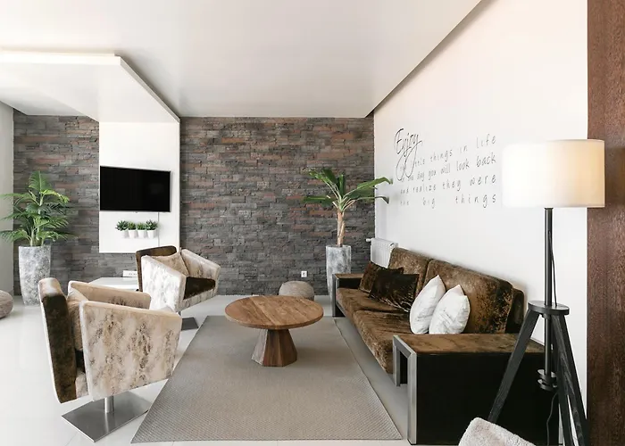 Rooftop Oasis נאזרה